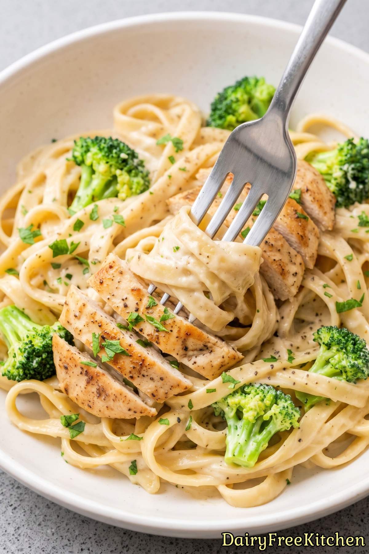 Simple dairy free chicken broccoli pasta