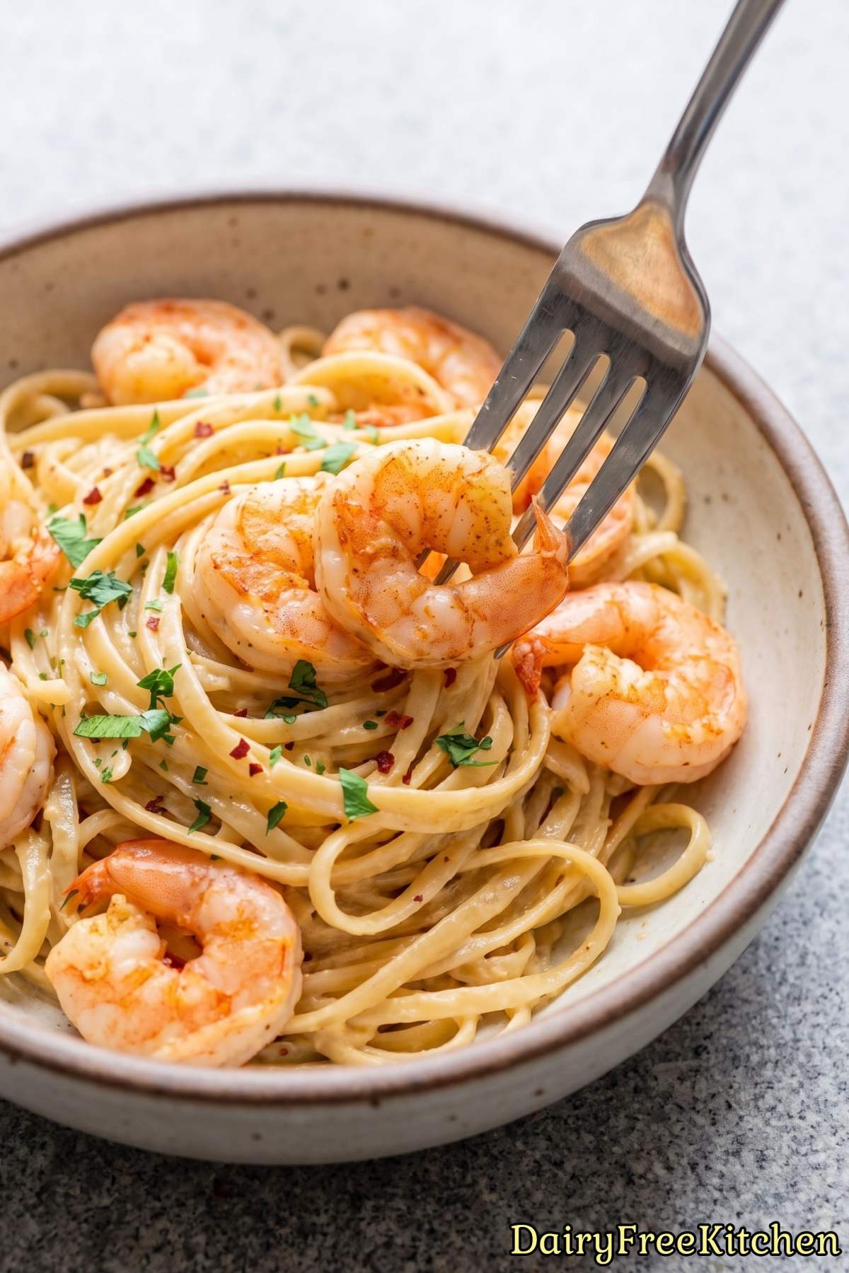 Tasty garlic shrimp pasta without dairy