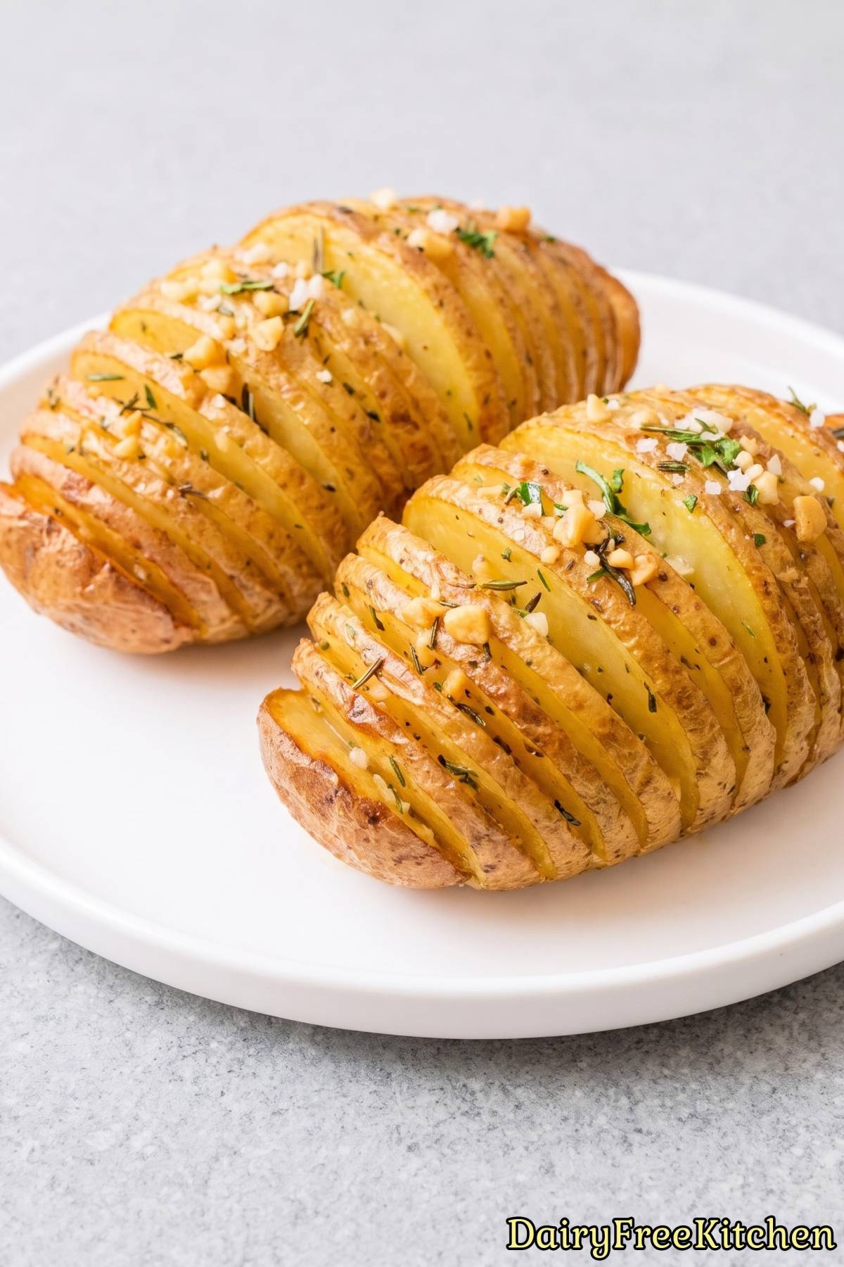 Simple homemade garlic herb hasselback potatoes