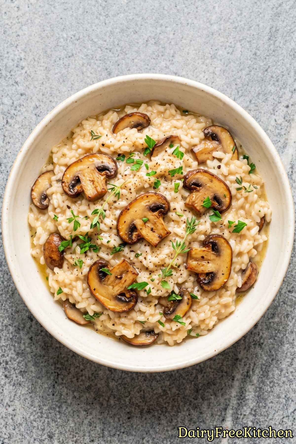 Savory mushroom risotto without dairy